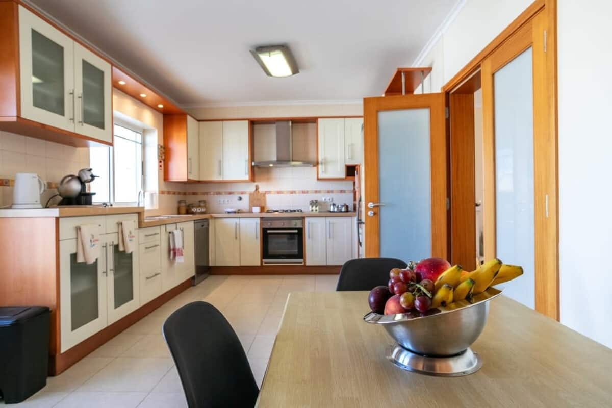 Fully equipped kitchen with a dining table